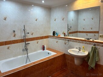 Rodinný dom 4.izbový + viničný domček s pozemkom - 12