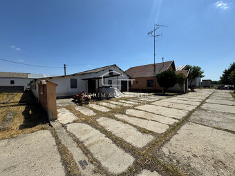 NOVINKA - Rodinná farma na vyše 2,5 hektároch pri Komárne - 12