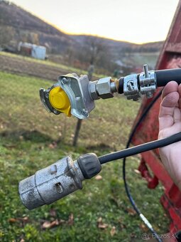 Vyklápacia Vlecka s pohonom za traktor - 12