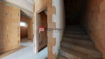 3D obhliadka - 5-izbový rodinný dom kúsok od Dunajskej Stred - 12