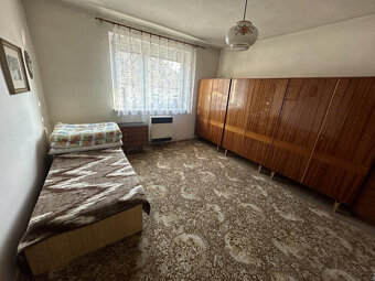 Ponúkame na predaj starší bungalov v Brusne - 12