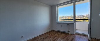 Ponúkame na predaj 2 izb.byt na sídlisku III. - 12