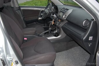 Toyota RAV4 2.0 benzín - 12