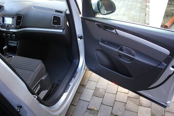 vw sharan 2.0 TDI edícia CUP elek.dvere - 12