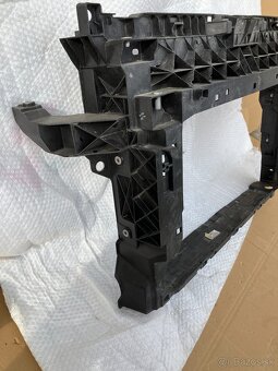 chladicova stena seat ateca predni celo - 12