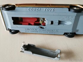 Corgi toys Lincoln Continental - 12