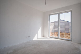 Skolaudovaný 4 izbový rodinný dom (121 m2) - 12