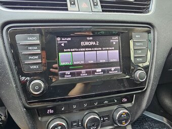 ŠKODA OCTAVIA COMBI III 2.0 TDI DSG ELEGANCE - 12