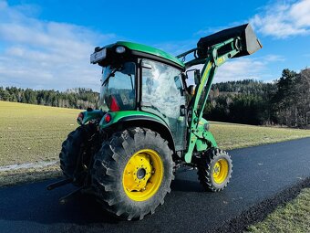 Komunální traktor JOHN DEERE 4720. - 12