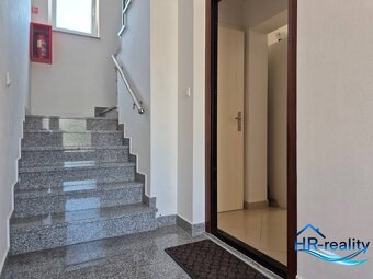 ☀NOVALJA (HR) - 2-izbový byt 45 m2 na prízemí so záhradou - 12