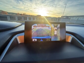 Lexus NX 300h 2.5 Hybrid AWD – LUXURY plná výbava, servisní - 12