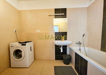 Ponúkame na predaj priestranný 2-izbový byt na Martinčekovej - 12