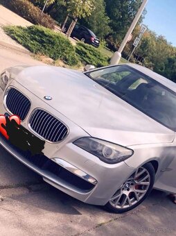 BMW 750i - 12