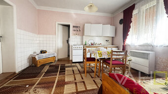 🏡 Na predaj: tehlový rodinný dom s veľkým pozemkom v obci Vá - 12