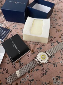 Pánske hodinky Tommy Hilfiger a Armani Exchange AX2900 - 12