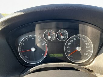 Ford Focus 1,6 benzín - 12