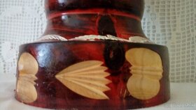 ručne vyrezávaná drevená váza - 12