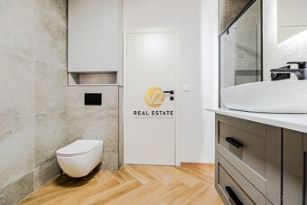 Novostavba – Kompletne zariadený rodinný dom s modernými tec - 12