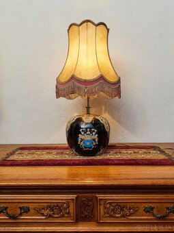 Starožitná stolní lampa s erbem a putti - 12