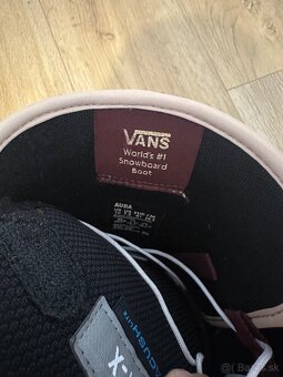 Predám snowboard s viazaním, topánky aj prilbu. - 12