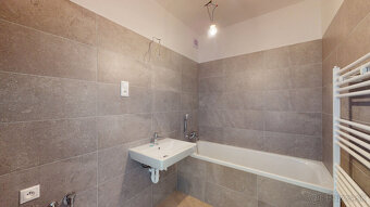 POSLEDNÝ 2-izbový byt s priestrannou loggiou v projekte Poli - 12