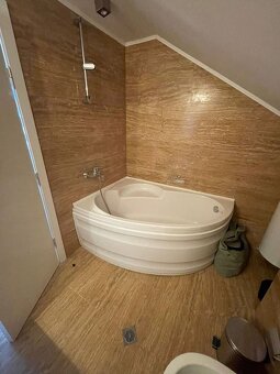 Penthouse s priestrannou terasou s vírivkou a panoramatickým - 12
