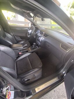 Škoda Octavia Combi 2.0 TDI DPF RS LOOK DSG - 12