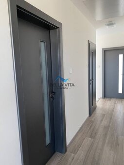 Moderný 3-izbový byt s terasou a parkovaním v Galante - 12