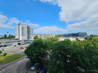 Ponúkame na predaj 2-izbový byt na Nobelovom námestí v Brati - 12
