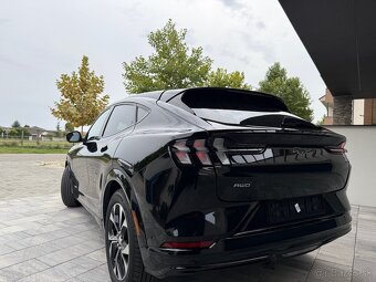Predám Ford Mustang Mach-E 75,7kWh AWD STD - 12