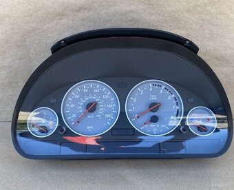 Budíky BMW X5 E53 . - 12