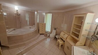 PREDAJ-Kompletne prerobený 5 izb.RD s garážou v Komárne - 12