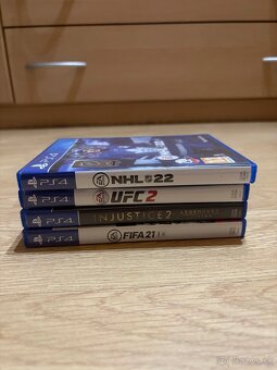 PREDÁM PLAYSTATION 4 Pro 1TB - 12