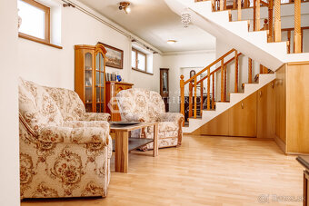 UNIKÁTNA VILA S PRESTÍŽNOU ADRESOU V MOLDAVE - 12