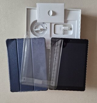 iPad 5.generacie, model  A1822 - 12