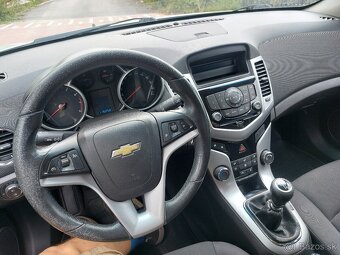 Predám Chevrolet Cruze r.v. 2011, 1.6i, 91kW, 115 xxx km - 12