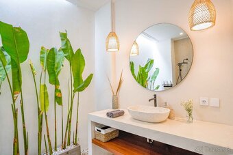 Raj na zemi - Moderná vila na Bali s bazénom a záhradou - [9 - 12