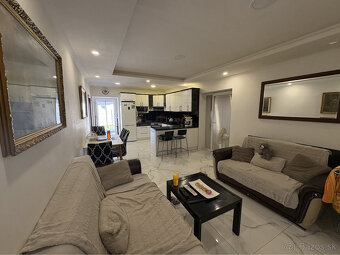 Znížená cena:  prerobený 5 + 1 izbový rodinný dom s priestra - 12