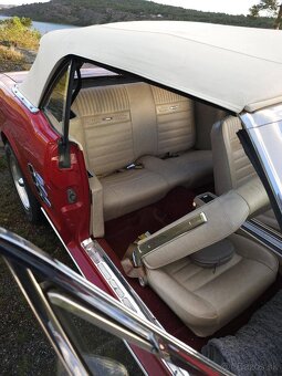 Ford Mustang Cabriolet z roku 1966 - 12