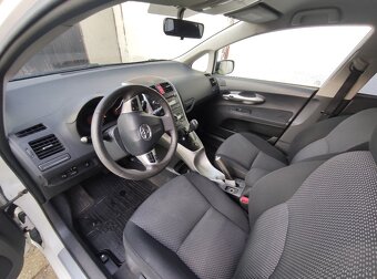 Toyota Auris 1.6 VVt-i, 97 kW, 6 stupňový automat - 6MM - 12