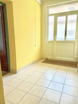 Predaj: priestranný, 3 izbový rodinný dom, s veľkým pozemkom - 12