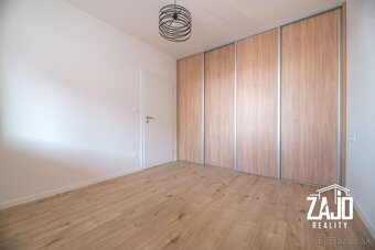 SVETLÝ 2 IZBOVÝ BYT S LOGGIOU A PARK. MIESTOM – TRENČÍN - 12