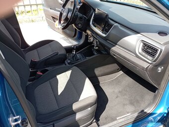 Kia Stonic 1,2i  62kW, M6 r.2021 - 12