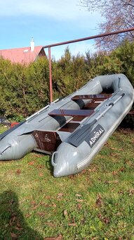 Čln, sonar,motor a príslušenstvo - 12