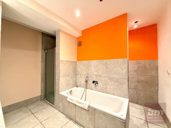 Predaj - novostavba s terasou na začiatku Karlovej Vsi - 12