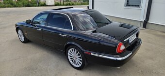 2005 Jaguar XJ8 L 4.2 V8 - 12
