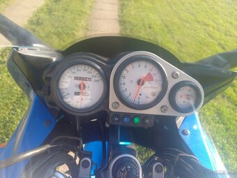 Kawasaki ZR7S - 12