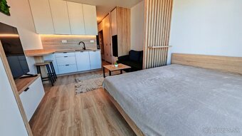 Nadštandardná zariadená garsónka v novostavbe Kubínske výhľa - 12
