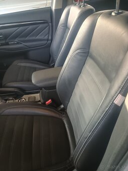Mitsubischi Outlander PHEV - 12