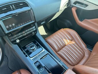 Jaguar F-Pace 2.0 I4 300k Prestige AWD A/T - 12